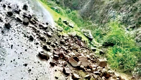 सातारा: ठोसेघरला चाललाय, सावधान