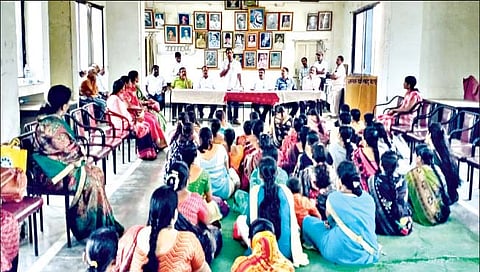 नागरिकांनी घरावर, व्यापार्यांनी दुकानांवर तिरंगा झेंडा लावावा