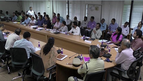 धुळे जिल्ह्यातील शासकीय यंत्रणांना वातावरणीय बदलांमुळे सतर्क राहण्याचे निर्देश