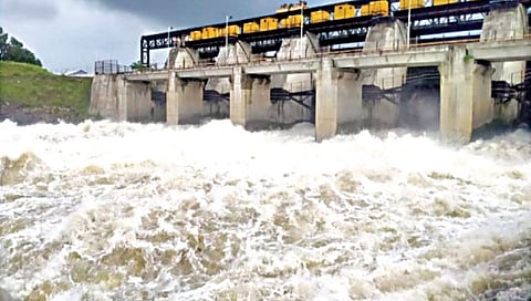 नाशिक : नांदुरमध्यमेश्वरच्या दहा दरवाज्यांसाठी दीडशे कोटींचा निधी, अजित पवारांनी दिलं आश्वासन