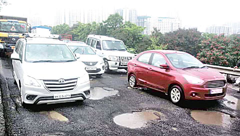 नाशिक : नितीन गडकरींना राष्ट्रवादीचे पत्र ; फास्टटॅगला काळे स्टिकर लावण्याचा इशारा