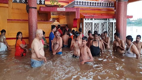 कोल्हापूर : श्री क्षेत्र नृसिंहवाडीत दक्षिणद्वार सोहळा मोठ्या उत्साहात संपन्न (video)