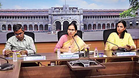 नाशिक: …अन् डॉ. भारती पवारांच्या दुर्गावताराने अधिकारी भांबावले