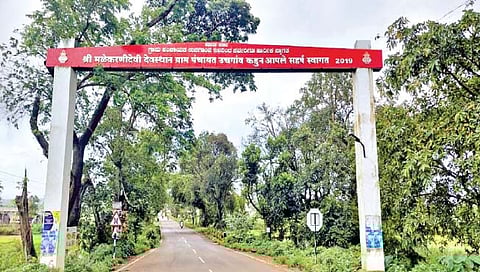 बेळगाव : मराठी फलक उभारणे गुन्हा आहे का?