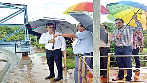 नाशिक : महापालिका आयुक्तांकडून रुग्णालय, प्रकल्पांची पाहणी