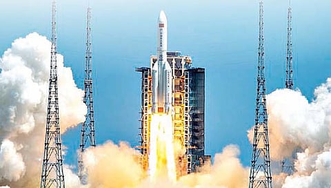 अंतराळातून कोसळणार ‘ड्रॅगन’चे मेगारॉकेट ; कोरोनानंतर चीनकडून जगावर आणखी एक संकट