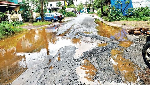 गोवा : मर्डीवाडा-मोरजी रस्त्याची चाळण