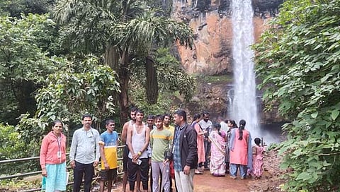 राऊतवाडी धबधबा