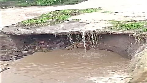 Nashik : वणीत जोरदार पाऊस ; दोन पुलांचे अर्धे भाग गेले वाहून