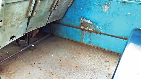 गोवा : वास्को कदंबामधील आसने गायब