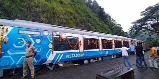 पुणे विभागातील चार गाड्या विस्टाडोम कोचने धावणार