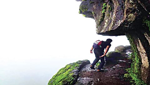 Nashik : इगतपुरी, त्र्यंबकेश्वरमधील गडकिल्ल्यांसह पर्यटनस्थळांवर पर्यटकांना बंदी