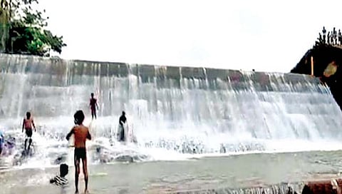 रत्नागिरी : जिल्ह्यातच वर्षा पर्यटनासाठी बंदी का? प्रशासनाच्या सरसकट बंदीविरोधात तीव्र नाराजी