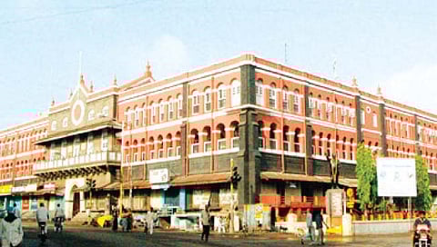 कोल्हापूर महानगरपालिका : मर्जीतील कर्मचार्यांसाठी अधिकार्यांची धडपड!