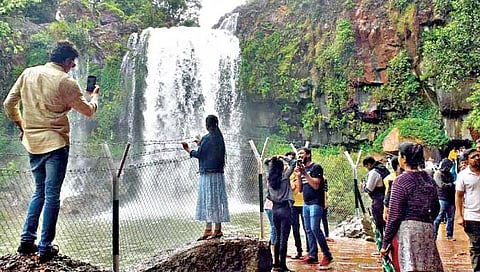 सेल्फीची स्टंटबाजी ठरतेय मृत्यूला कारणीभूत