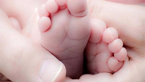 कोल्हापूर : विवाहिता पाय घसरून पडली; पोटातील जुळ्या अर्भकांचा मृत्यू