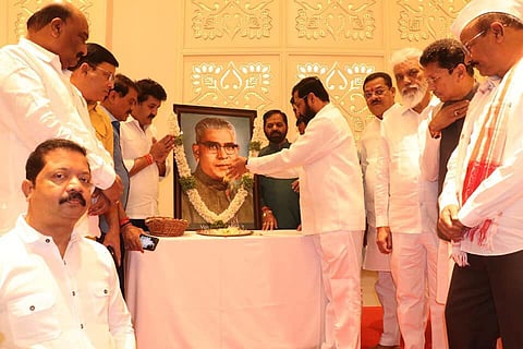 आत्महत्यामुक्त महाराष्ट्राचा निर्धार; मुख्यमंत्री एकनाथ शिंदेंसह आमदारांनी घेतली शपथ