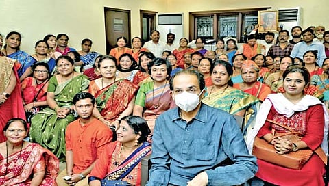 मातोश्री ते कल्याण-डोंबिवली व्हाया ठाण्याची अडथळा ठरलेली भिंत उद्ध्वस्त