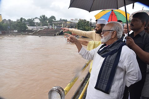 नाशिक : छगन भुजबळांकडून गोदावरीच्या पूरपरिस्थितीची पाहणी