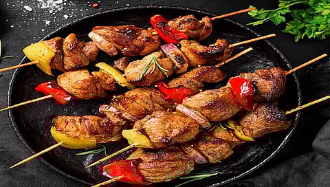 Chicken Kebab Recipe : श्रावण सुरू होण्याआधी घरी बनवा सहज आणि सोप्या पद्धतीने चिकन कबाब