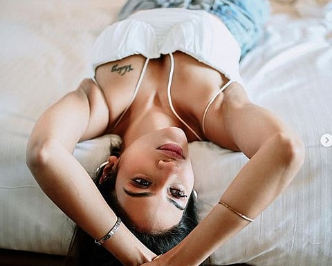 Nusrat Jahan : बेडरूम… व्हाईट टॉप आणि हॉट नुसरत जहाँ (photos)