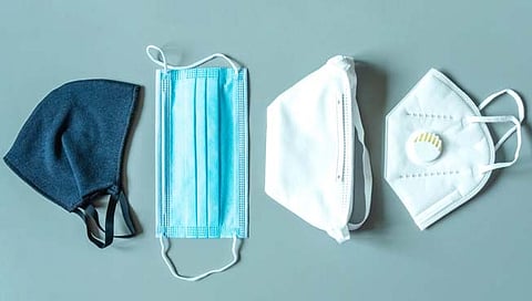 चार मास्क लावल्याने तरूण गुदमरला; बेशुध्द झाल्याने थेट जिल्हा रूग्णालयात भरती