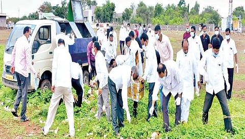 हजारो हातांनी उचलला अनेक टन कचरा