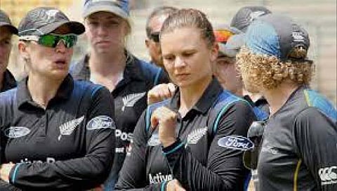 न्यूझीलंड : महिला क्रिकेटपटूंना मिळणार पुरुषांइतकेच वेतन