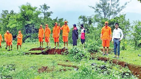 रत्नागिरी : नांदिवसे-राधानगरमध्ये डोंगराला तडे