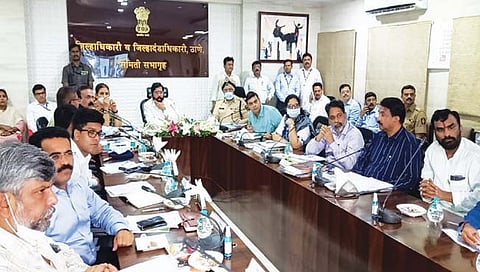 ठाणे : खड्ड्यांवरुन अधिकार्यांची कानउघडणी