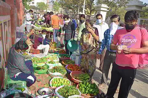 शेतमालाच्या दराची लपवाछपवी, संकेतस्थळावर आवक, दर प्रसिद्ध करण्याकडे बाजार समिती प्रशासनाचे दुर्लक्ष