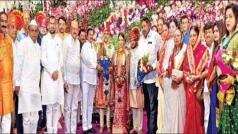 देसाई – अडकूरकर व नायकवडी विवाह संपन्न
