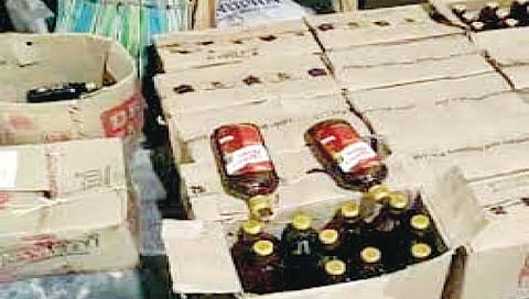 कोल्हापूर जिल्ह्यातील नाकेबंदी भेदून कोट्यवधींची दारू तस्करी