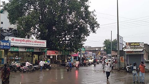 पैठण: बंडखोर आमदारांच्या दहशतीमुळे उद्धव ठाकरेंच्या वाढदिवसाचे बॅनरच नाहीत!