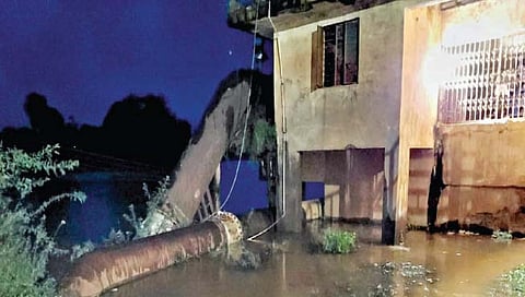 शिंगणापूर उपसा केंद्राला पुराच्या पाण्याचा वेढा