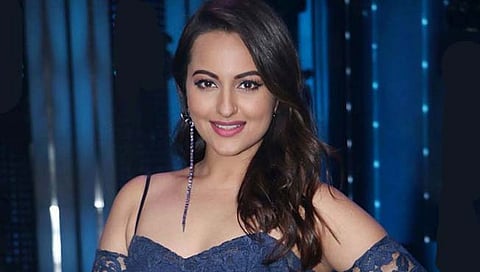 सोनाक्षी सिन्हा ब्रायफ्रेंड झहीरबरोबर स्पॉट