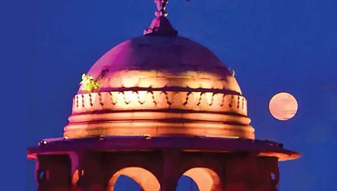 वर्षातील सर्वात मोठा सुपरमून!