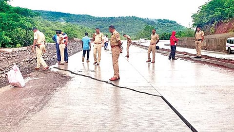 ‘क्वालिटी कंट्रोल एजन्सी’ करतेय काय? मुंबई-गोवा महामार्गाच्या काँक्रिटीकरणाला जागोजागी तडे