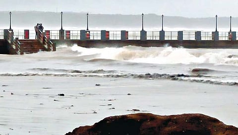 रत्नागिरी : जिल्ह्यात जोरदार पाऊस; ‘रेड अलर्ट’ कायम