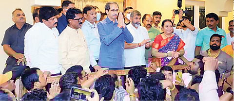 शिवसैनिकांनो, बळ द्या; पुन्हा उभे राहू!