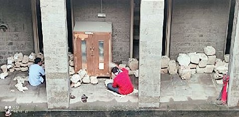 पुणे : ऐतिहासिक दस्तऐवजांच्या नशिबी वनवासच ! पेशव्यांचे दप्तर जराजर्जर