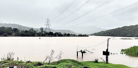 ‘खडकवासला’त कोसळलेल्या महिलेचा अद्यापही शोध लागेना