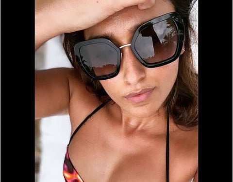 illana bikini selfie
