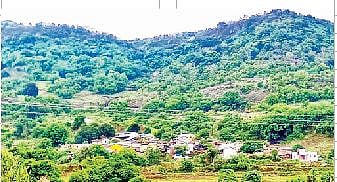 भोमाळे गाव पुनर्वसनाच्या प्रतीक्षेत; केव्हाही दरड कोसळण्याची भीती