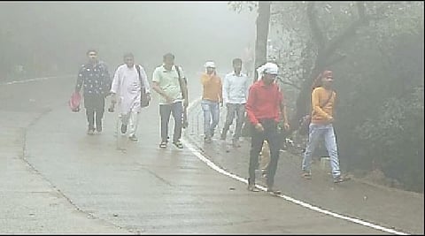 मंचर : अपुर्या मिनी बसमुळे भाविकांची पायपीट; श्री भीमाशंकरची वाट कष्टदायक