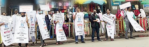 पुणे : ‘आधी घर, पैसे नंतरच्या भुलभुलैयात अडकलो’; ‘डीएसके’त घर तर लांबच