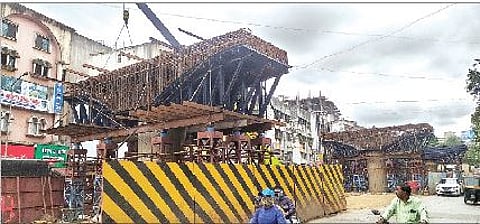 ‘एनएचआय’पेक्षा महापालिका सुसाट; सिंहगड रस्त्यावरील उड्डाणपुलाचे पिलर्स उभे