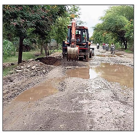 नगर : …अखेर खड्डे बुजविण्याच्या कामाला प्रारंभ