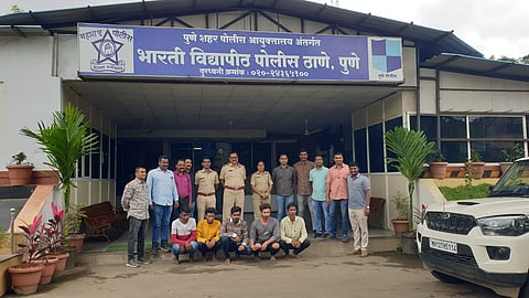 अटक टोळीसह पोलिसांचे पथक