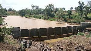 पुणे : इनामगावला बंधार्याचे ढापे चोरण्याचा प्रयत्न फसला